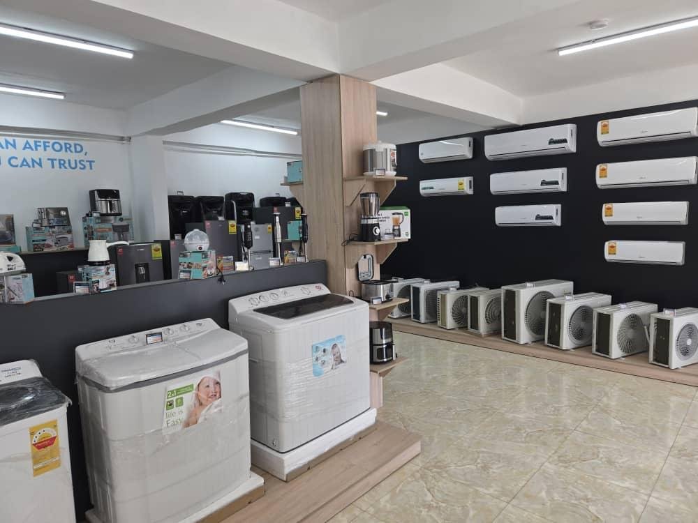 Washing machines and split air conditioners in showroom